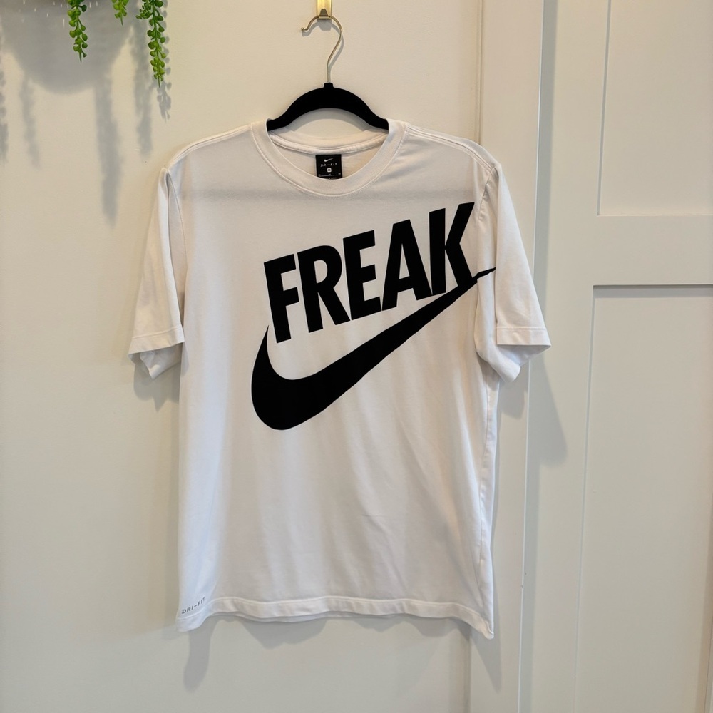 Nike Giannis Antetokounmpo Greek Freak Swoosh Dri-Fit Men's White T-shirt Size M